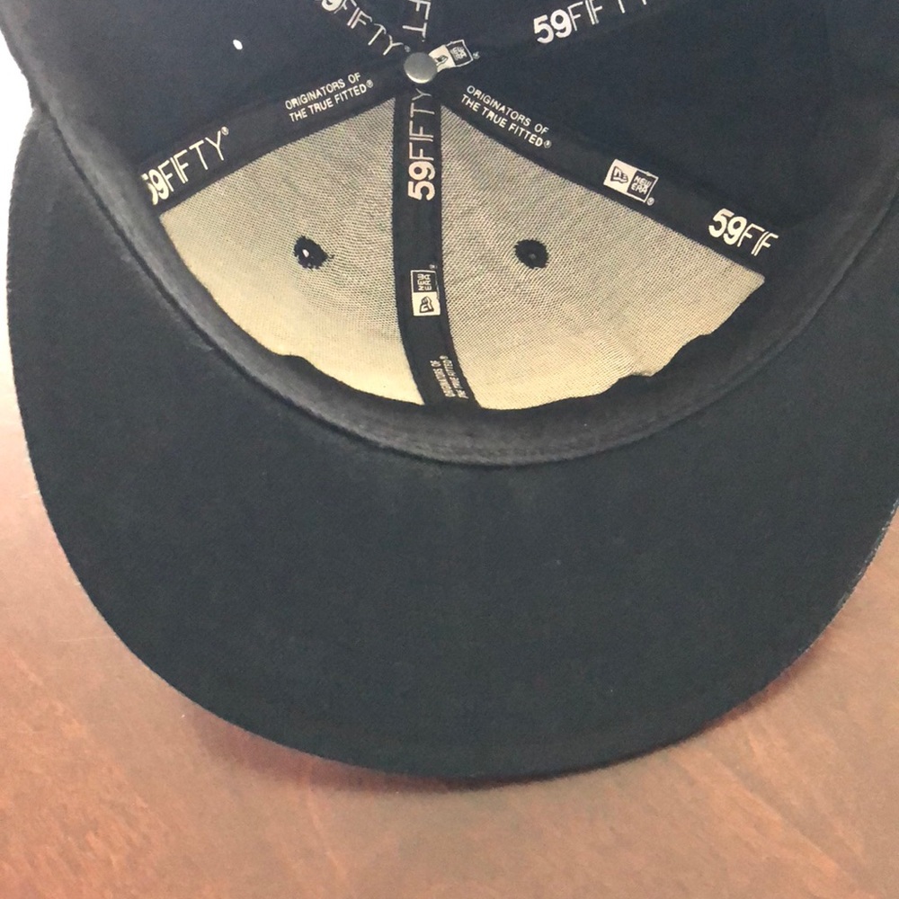 Hat 🧢 - Picture 3 of 8